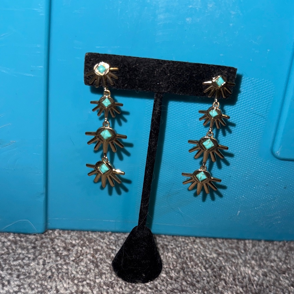 Chic Turquoise Sunburst Earrings